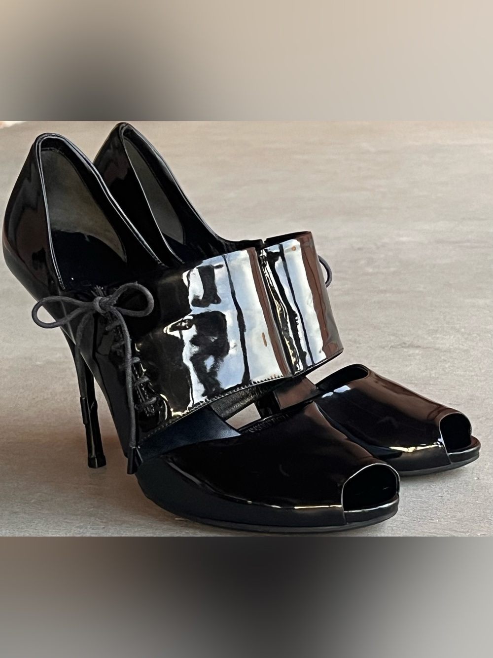 Gucci Vernice Soft Nero Patent Leather Corset Lace-Up Peep Toe Pumps Heels 9B